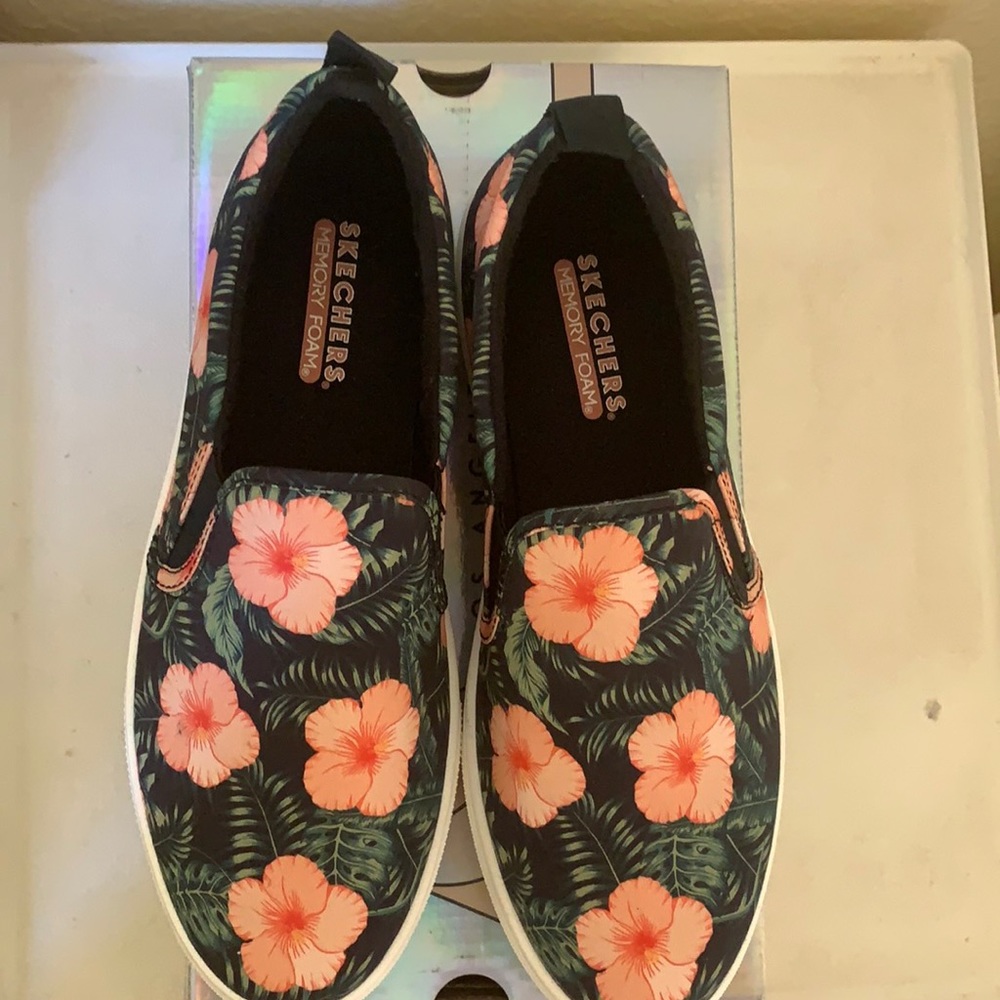Sketchers memory foam vegan poppy shoes
